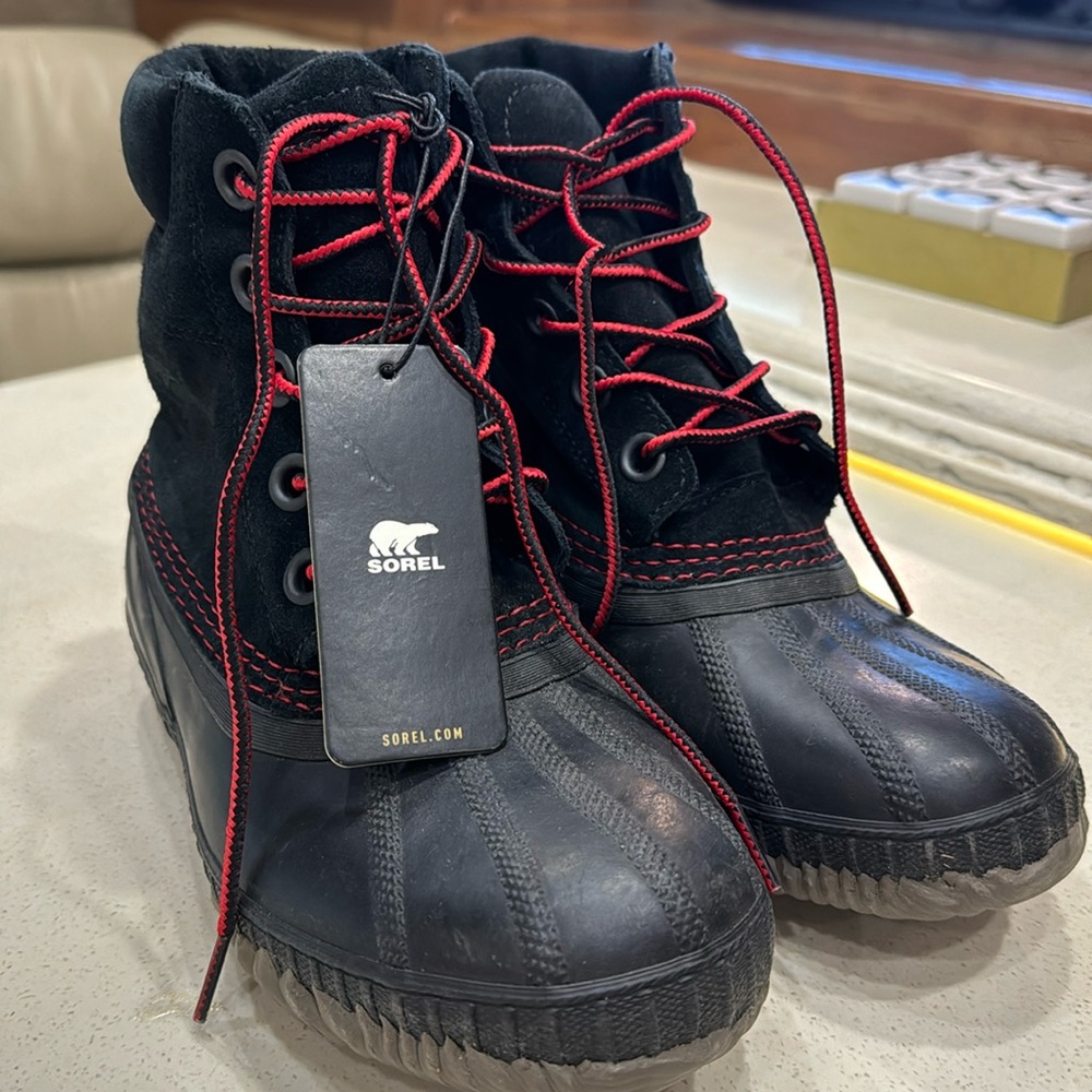 Brand New with Tags Kids Sorel Snow boots Size 3